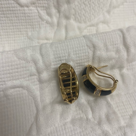 Black onyx and diamond chip earrings. - Picture 4 of 6